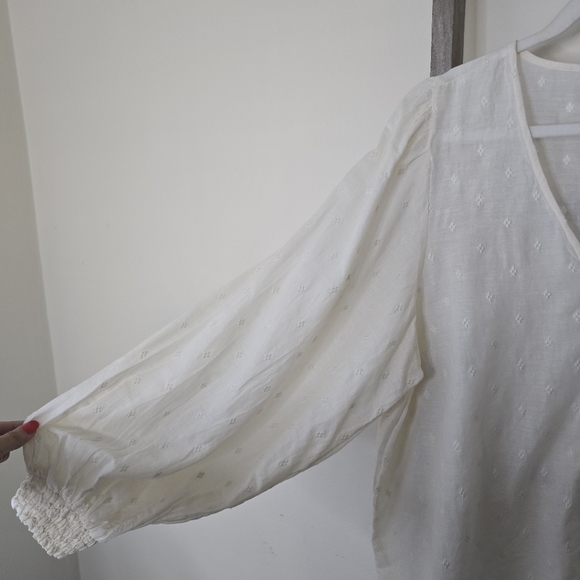 ⭐️40% Off⭐️ Old Navy Clip-Dot Blouse - Picture 8 of 13